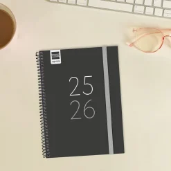 Agenda espiral cuarto secundaria negro 2025-2026 día página
