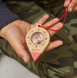 Brújula de madera Huckleberry