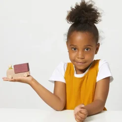 Camión madera morado Lubu con figura