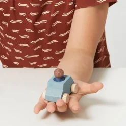 Coche madera gris Lubu con figura azul