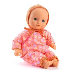 Conjunto de camisa y pantalón con flores rosas y gorro Petit Pan 32cm.