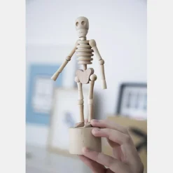 Esqueleto de madera articulado bailarín