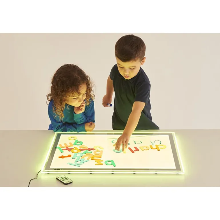 Letras alfabeto arco iris para mesa de luz