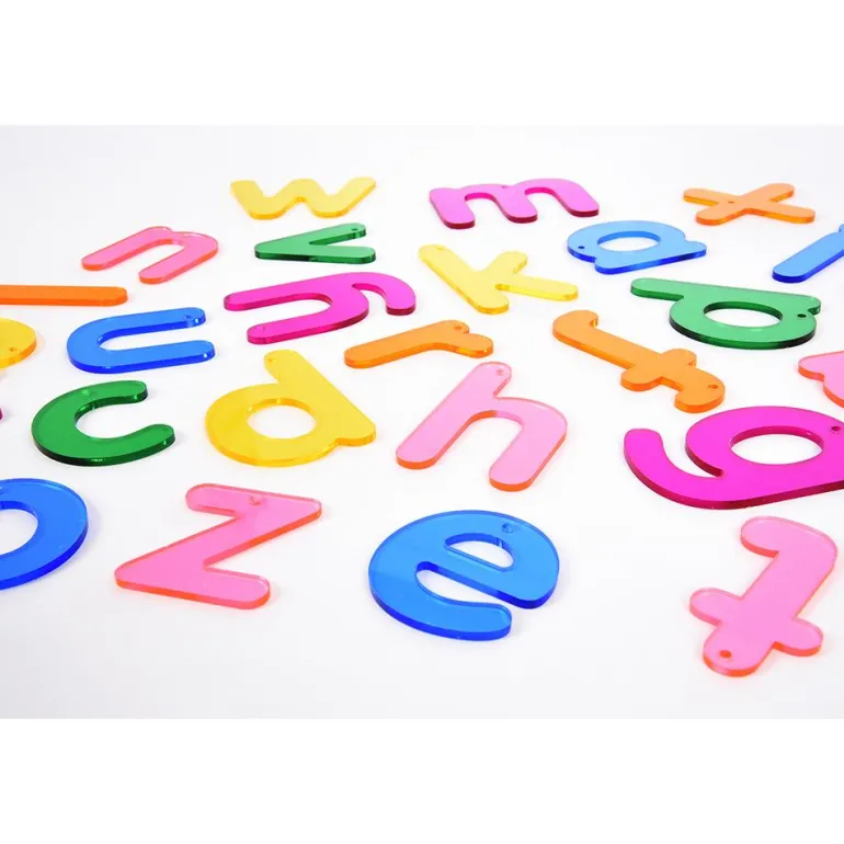 Letras alfabeto arco iris para mesa de luz