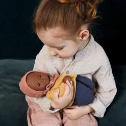 Muñeco camisa naranja pantalón azul 32cm