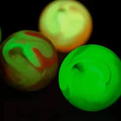 Pelota de goma galaxia brilla en la oscuridad