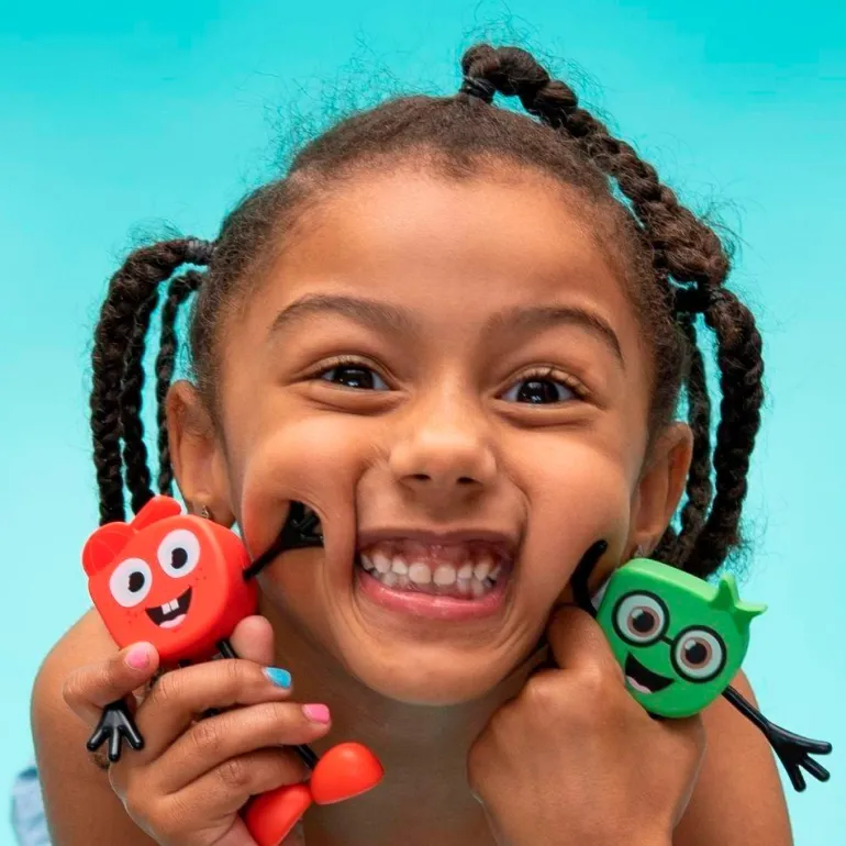 Set personaje Pippa y 2 cubos verdes con luz Glo Pals