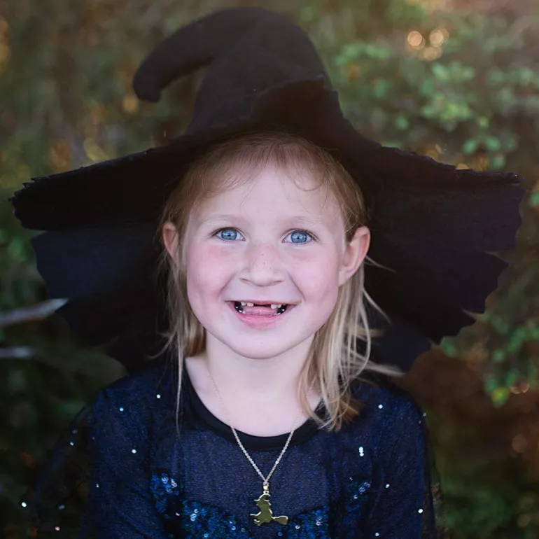 Sombrero de bruja negro